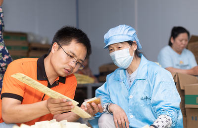 熊文文 大悟縣返鄉創業新鄉賢，以互聯網銷售助力鄉村振興，當選“中國網事·感動2023”二季度網絡感動人物
